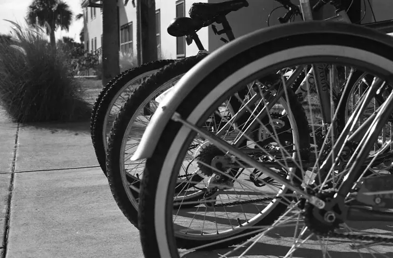 Which is Better for Commuting: 700c or 26″ Tires?