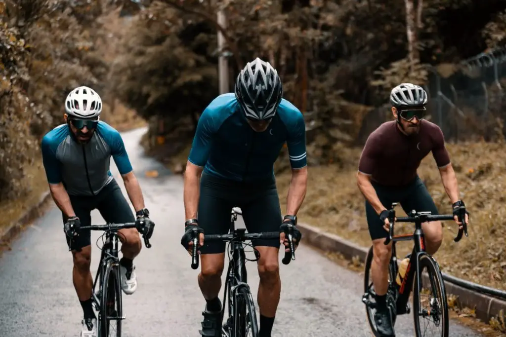 Gravel Bikes For Long Distances – How To Choose One &amp; Set It Up?
